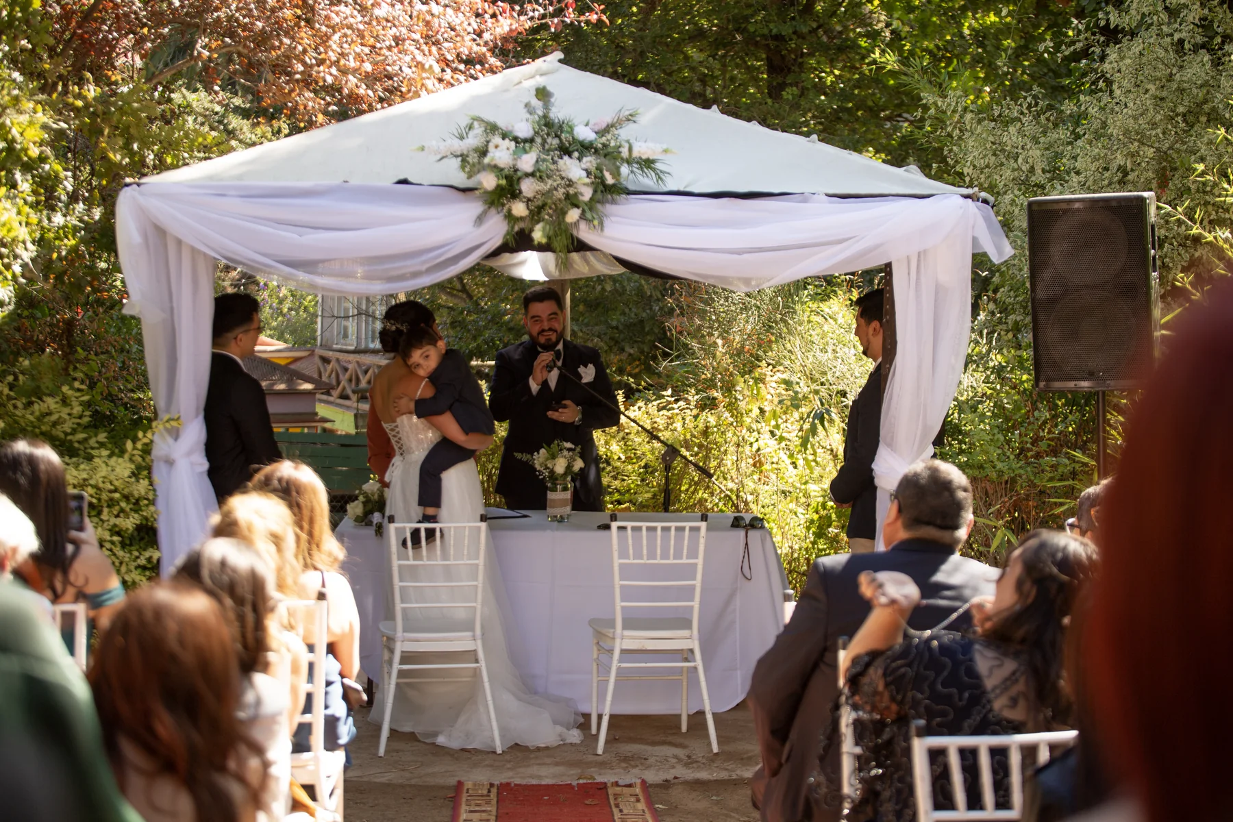Ceremonia en los jardines de Parque Don Elías